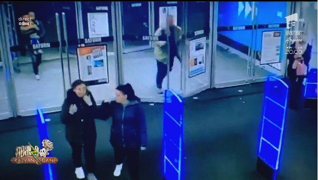 Smiley News - Neatza cu Răzvan și Dani. Cum intră șmecherii pe ușă, cortul zburător și șoferul de pe excavator