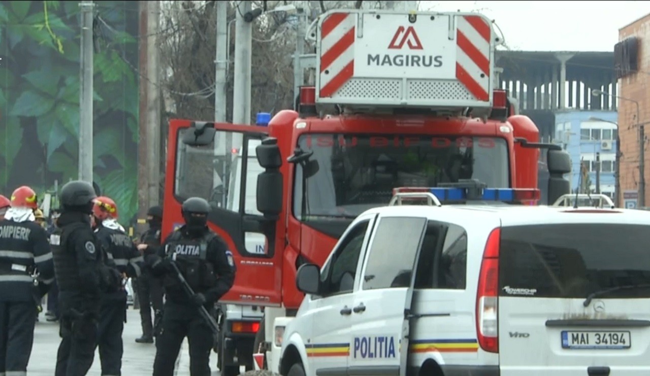 Alertă cu bombă la un mall din București. Traficul &icirc;n zonă a fost blocat