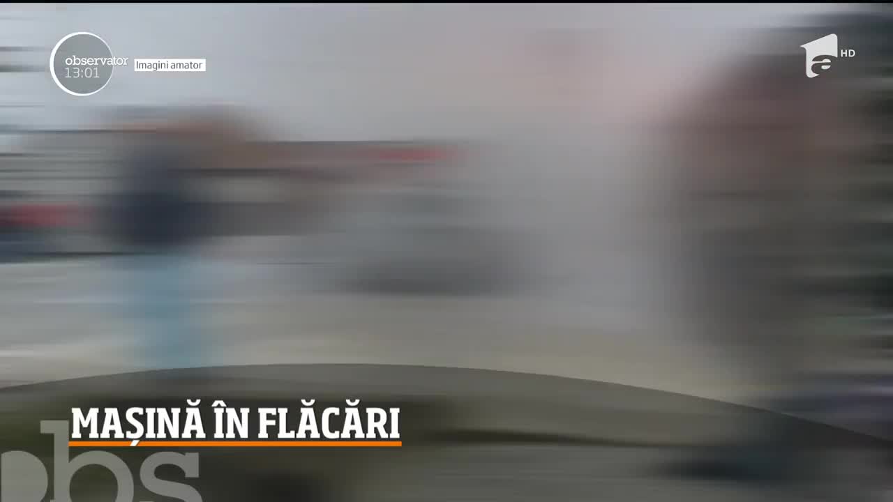 Mașină &icirc;n flăcări &icirc;n faţa sediului Poliţiei din Recea, Maramureş