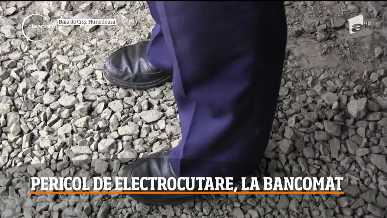 Un bărbat din Arad s-a electrocutat &icirc;n timp ce &icirc;ncerca să scoată bani de la un bancomat
