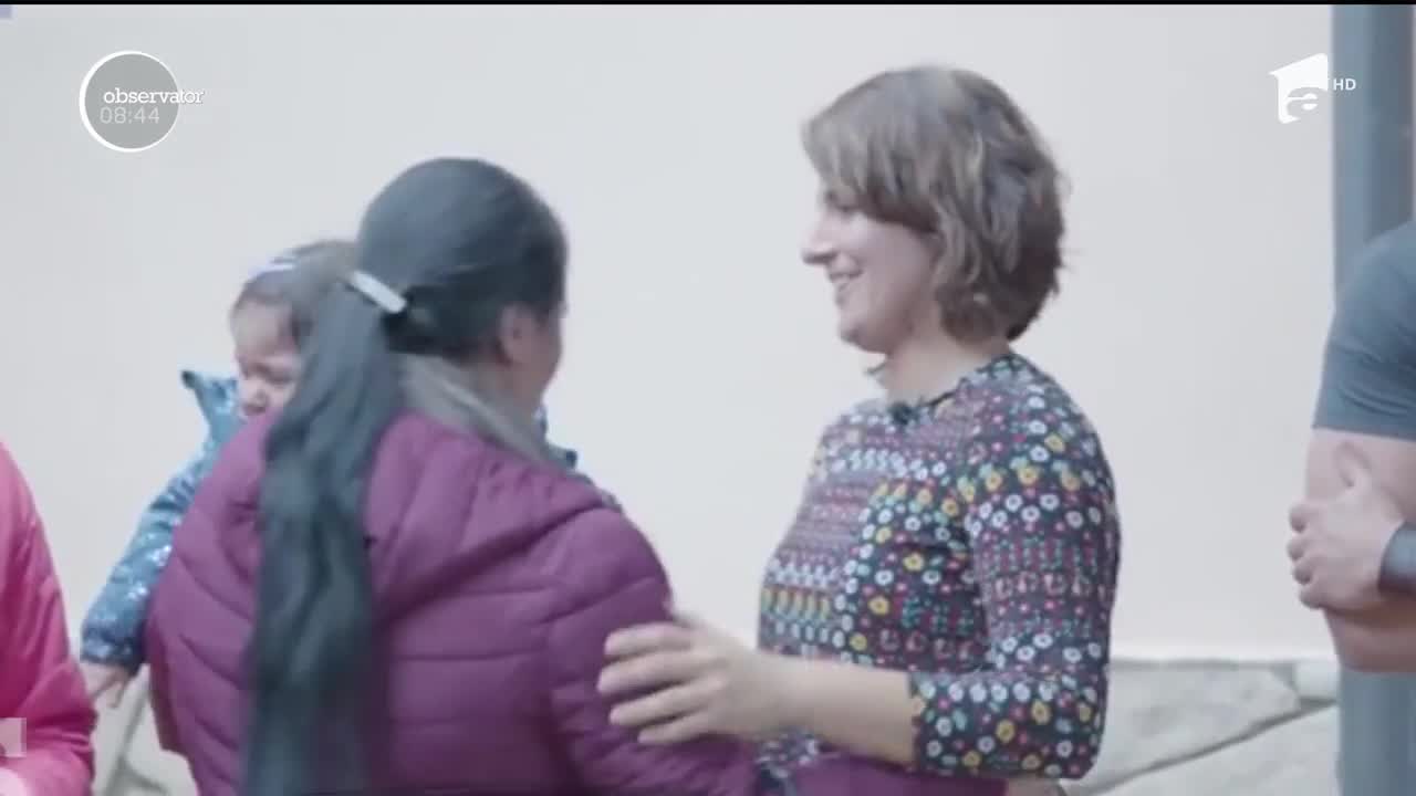 O rom&acirc;ncă crescută &icirc;n Statele Unite după ce a fost victima traficului de fiinţe umane şi-a &icirc;nt&acirc;lnit pentru prima dată părinţii biologici după 25 de ani