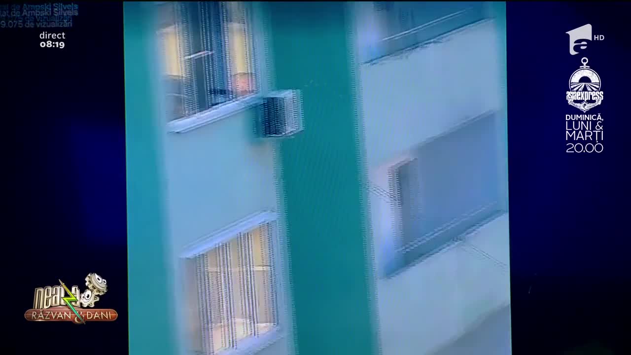 Smiley news. El este tăticul anului! Cum să &icirc;ţi dai copilul &icirc;n leagăn fara să ieşi din casă