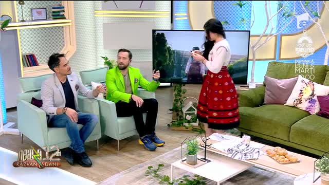 Ana-Maria Ababei c&acirc;ntă, la Neatza cu Răzvan și Dani, melodia "Bine-mi pare că-s ieșeancă"