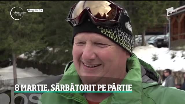 Pasionaţii de schi se bucură de ultimele zile pe p&acirc;rtie