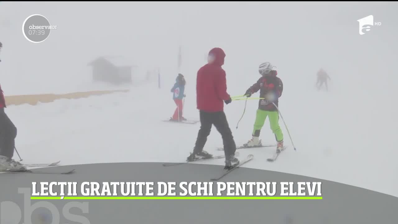 Lecții gratuite de schi pentru elevi, &icirc;n staţiunea Sinaia