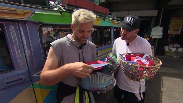 Vedetele trebuie să convingă zece oameni să meargă la petrecere cu Jeepney-ul!