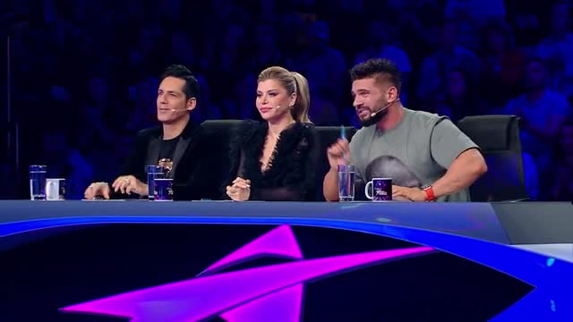 Dumnezeule, ce ochi, ce mișcări, ce atitudine! Cătălina Solomoc, o puștoaică de doar 12 ani, a fermecat-o pe Loredana Groza la Next Star