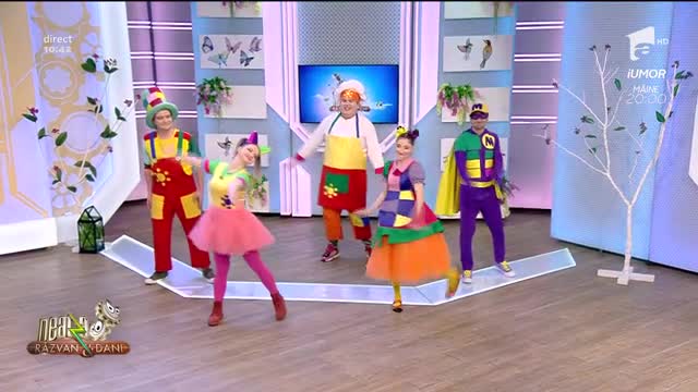 Gașca Zurli c&acirc;ntă piesa Iubește-mă mamă, iubește-mă tată, la Neatza cu Răzvan și Dani