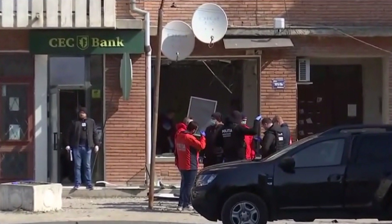 Explozie la bancomat, hoți prinși &icirc;n flagrant