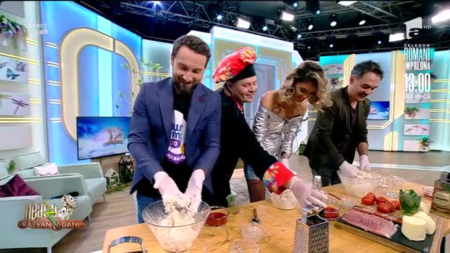 Izolarea scoate bucătarul din tine! Poți face pizza, acasă, exact ca Răzvan Simion, Ramona Olaru și Dani Oțil: Vlăduț, ajută-i pe schiopii ăștia, nu se pricep!