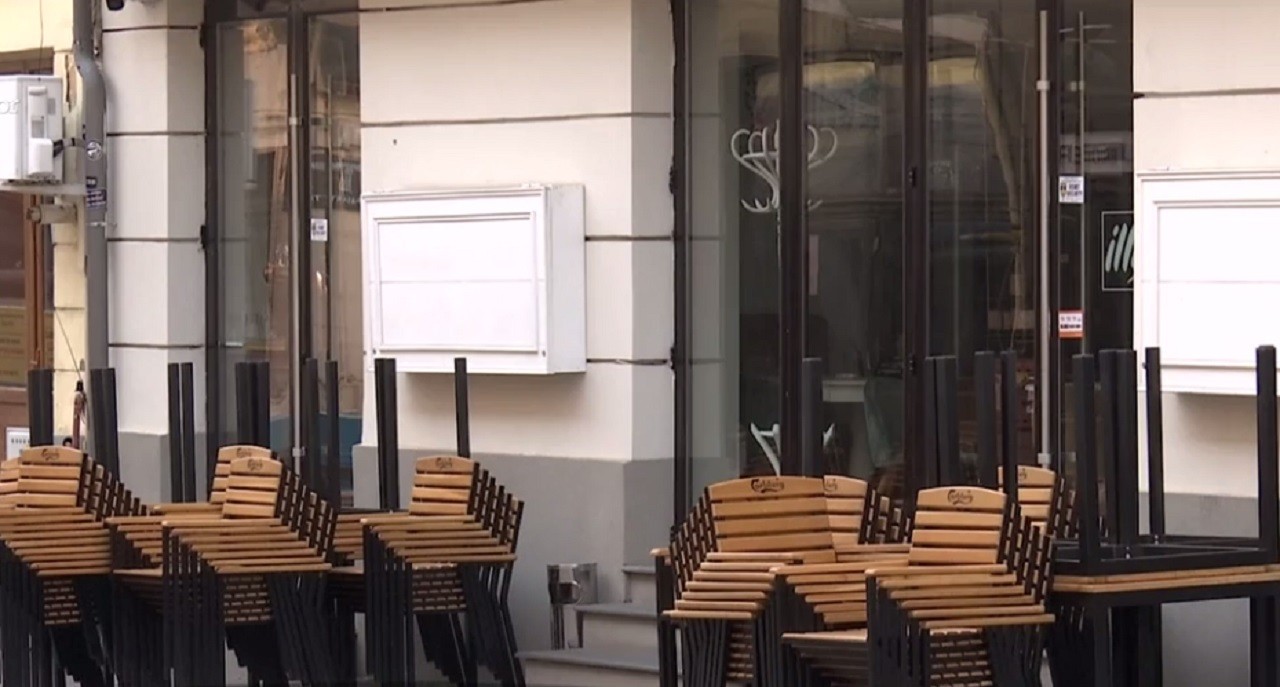 Micile afaceri, &icirc;ngenunchiate de pandemia de coronavirus