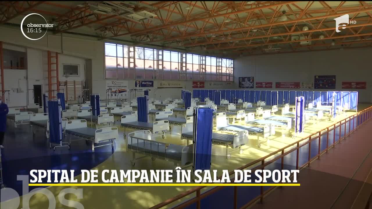 Sala de sport a unui liceu din Săcele a fost transformată &icirc;n spital de campaniei pentru pacienţi cu COVID-19