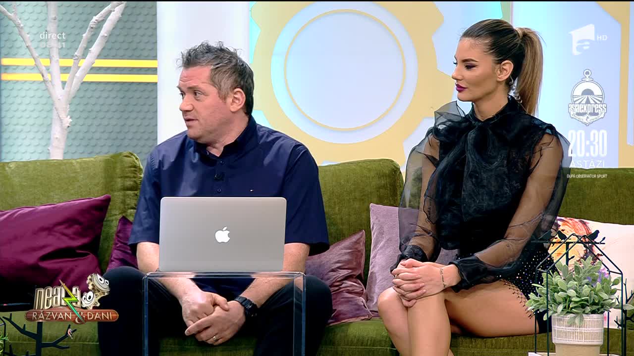 Smiley News. Barbatul &icirc;mbrăcat &icirc;n semn de circulație