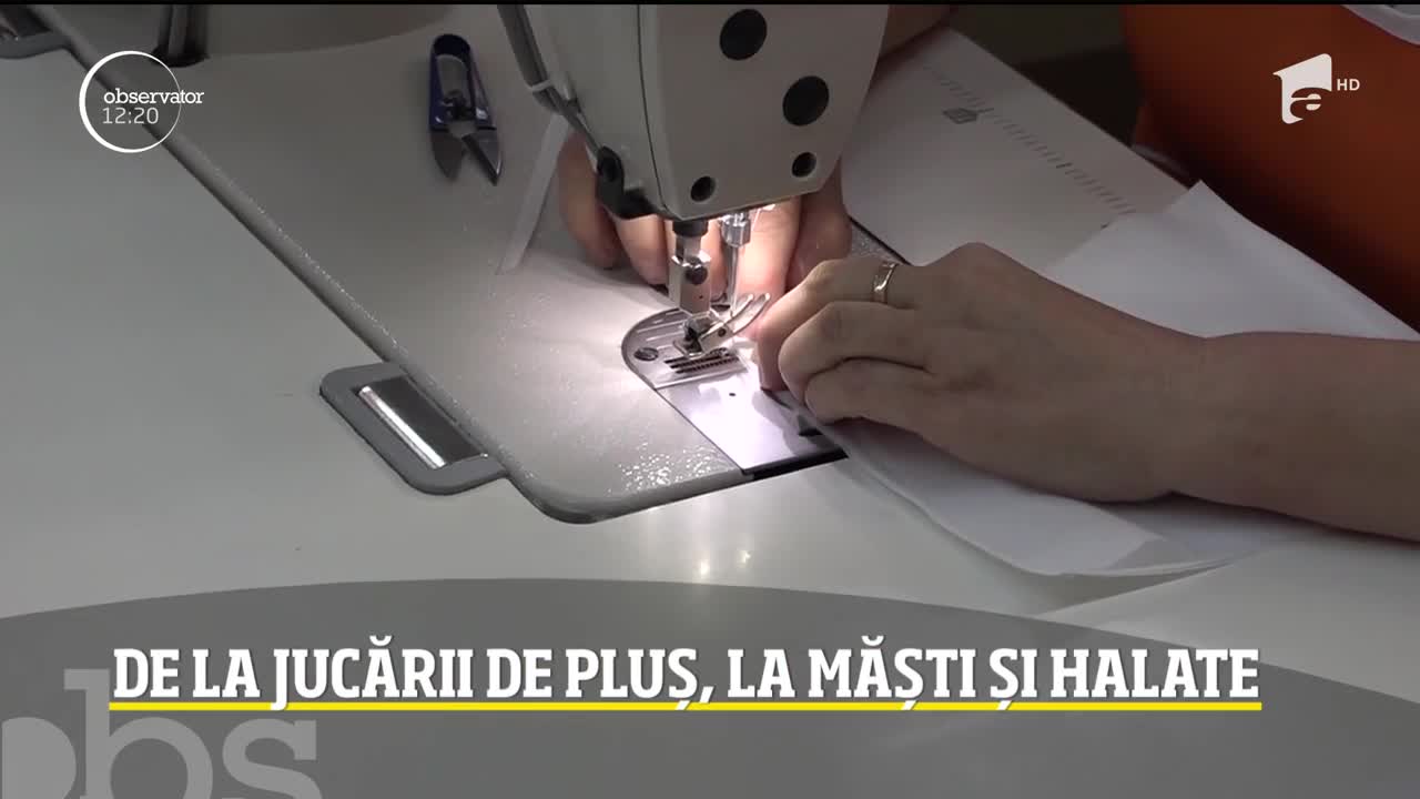 O fabrică de jucării de pluş s-a reprofilat și produce măști și halate de protecție