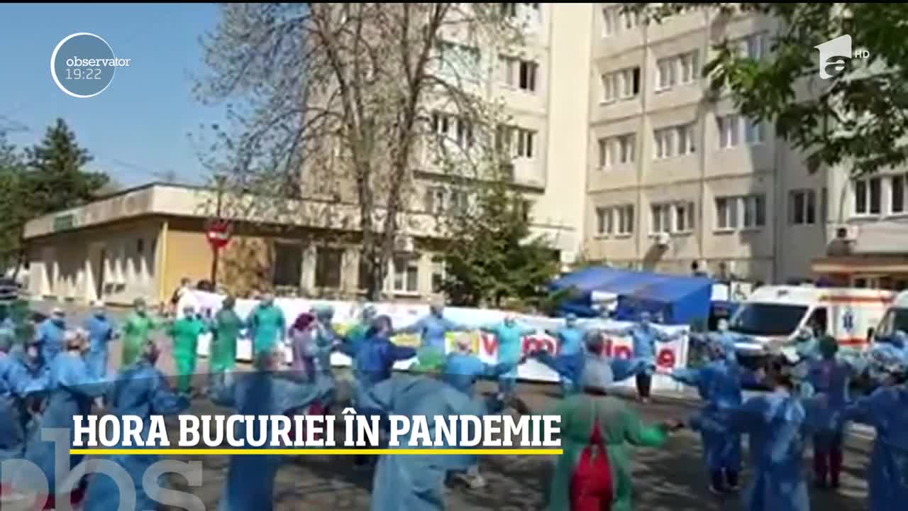 Medicii și asistentele din Craiova au dansat o hora &icirc;n curtea Spitalului Victor Babeş