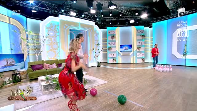 Idee de joc &icirc;n izolare. Bowling pe amețite