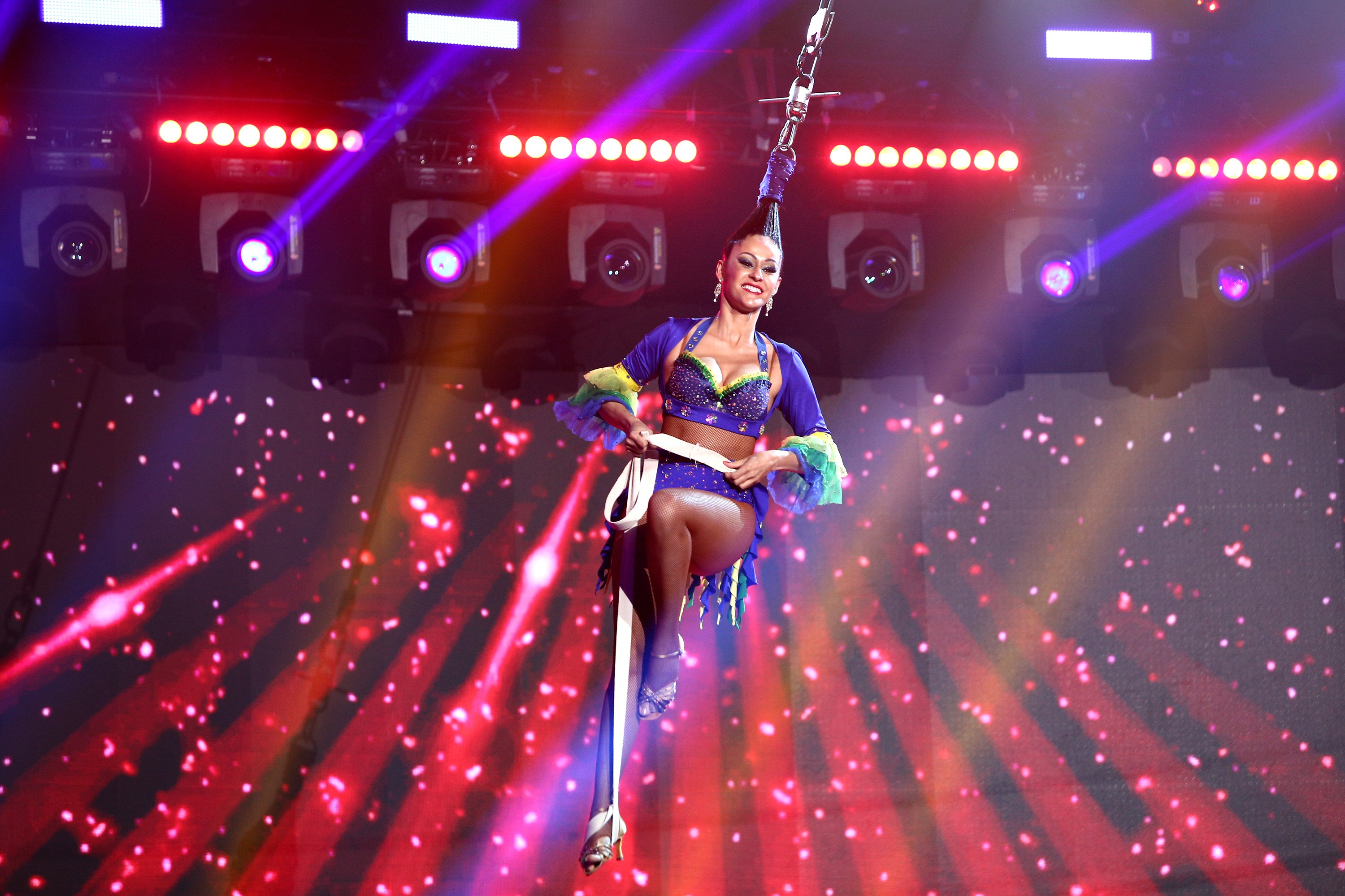 Ce braziliancă de nota 10! Luana Cayres a dansat samba atârnată de păr. „Eu nu am crezut că se poate așa ceva”