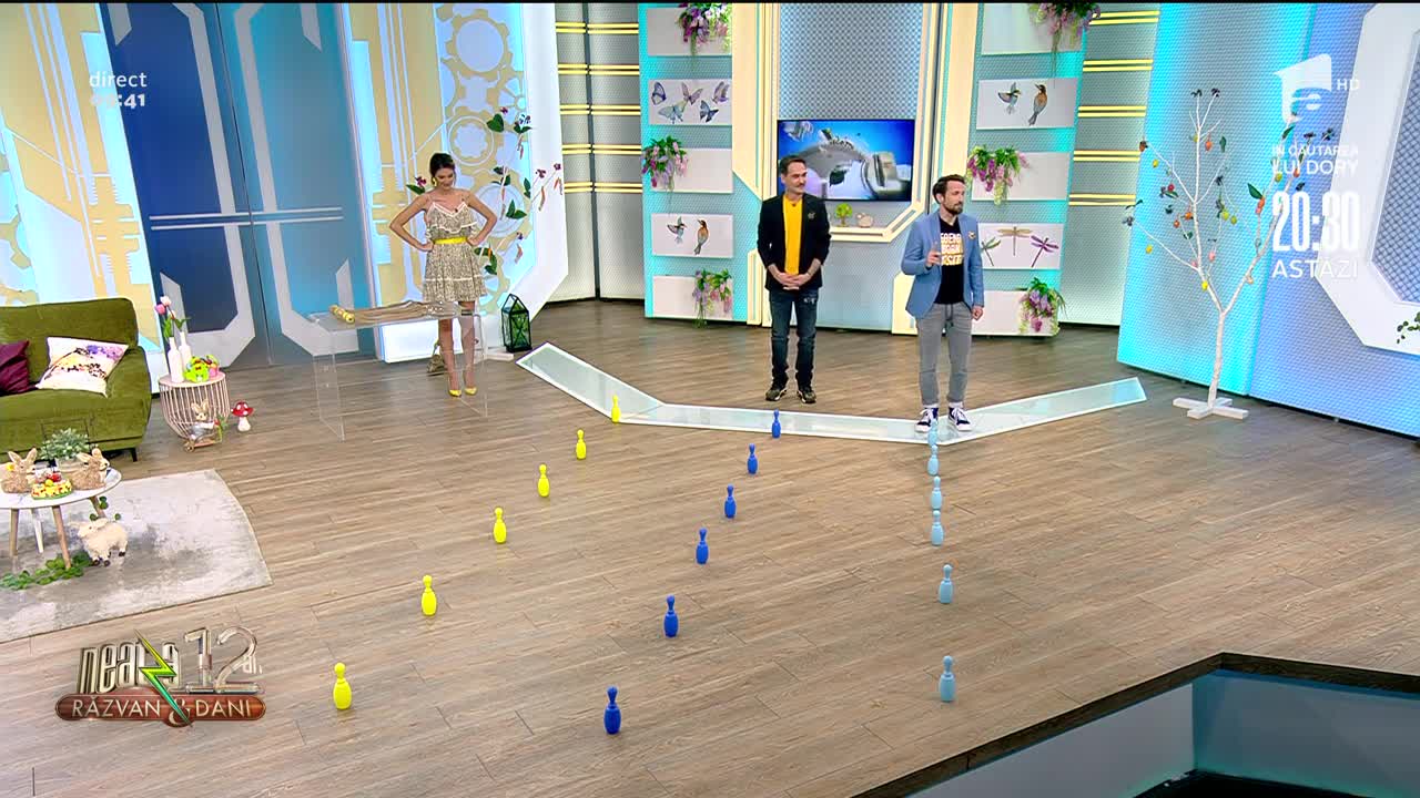 Jocuri &icirc;n carantină! Cum să dobori popicele cu doar o minge de tenis și o pereche de ciorapi de damă