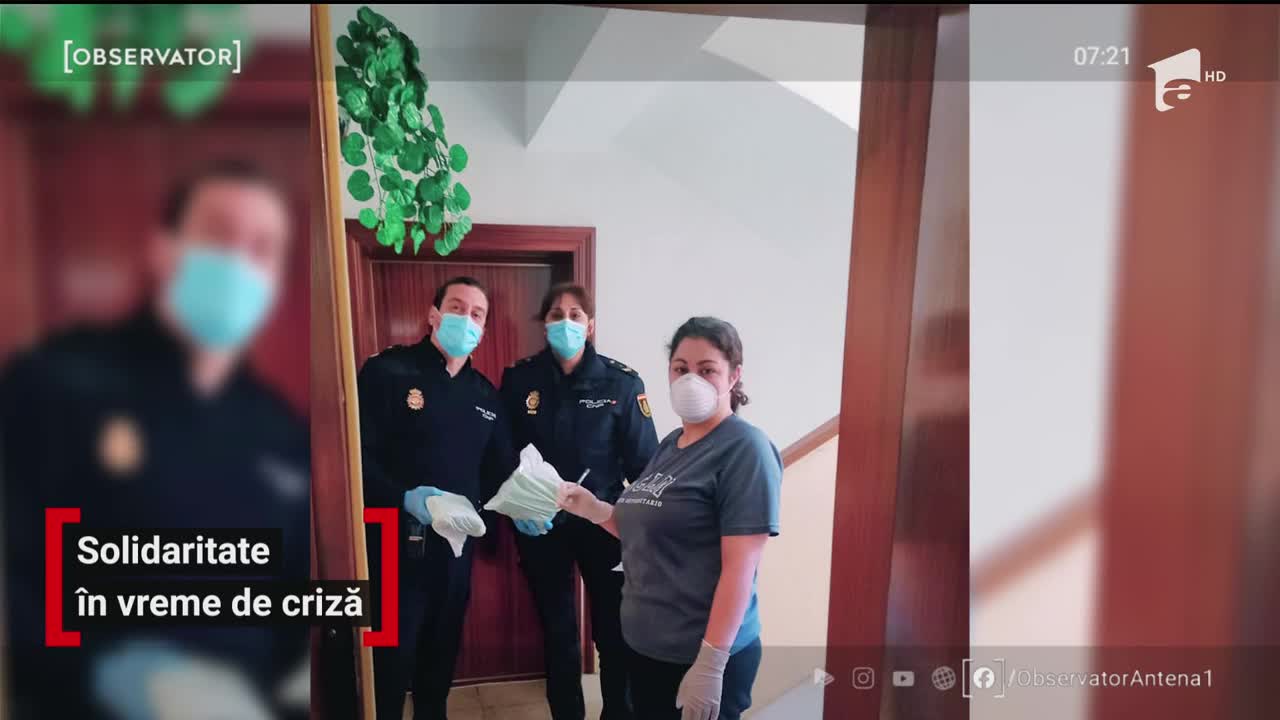 Doi rom&acirc;ni stabiliți &icirc;n Spania printează acasă echipamente de protecţie şi le donează medicilor şi polițiștilor