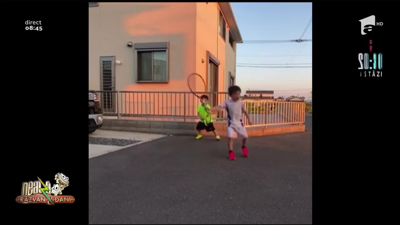 Smiley News. Tenismenii mari se pregătesc de mici! Doi copii din Asia se pregătesc să devină legendari