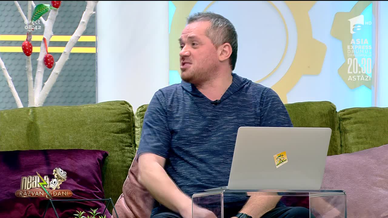 Smiley News: Nu deschide niciodată o șampanie c&acirc;nd ești pe cal!