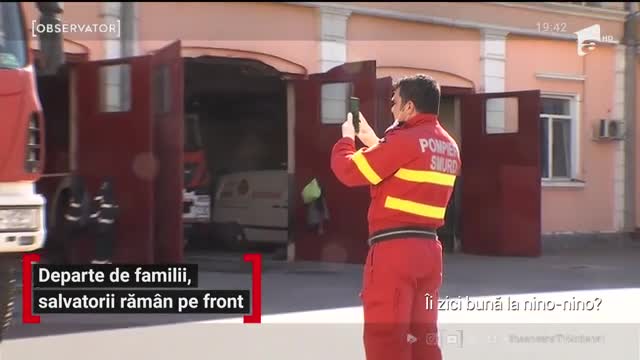 Departe de familii, salvatorii r&acirc;m&acirc;n pe front