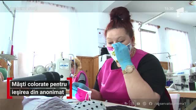 Măști colorate pentru ieșirea din anonimat, confecționate &icirc;n Ploieşti