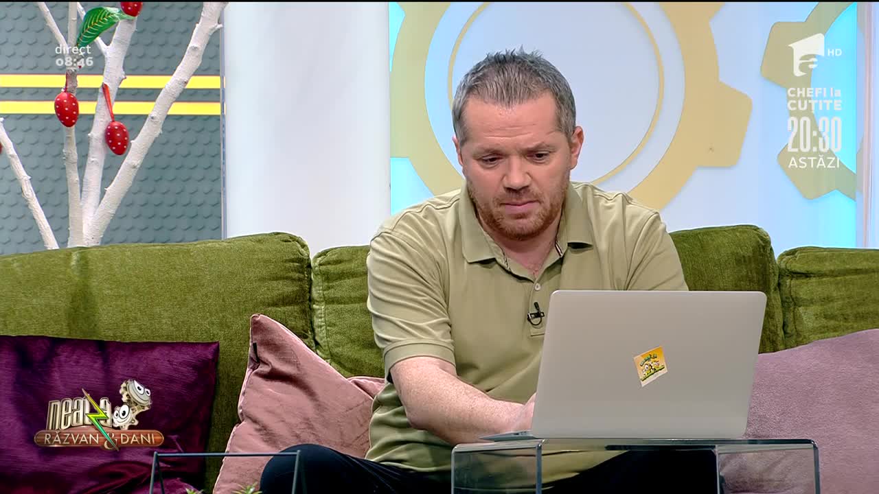 Smiley News. Cum să c&acirc;nți la pahare și sticle, &icirc;n izolare