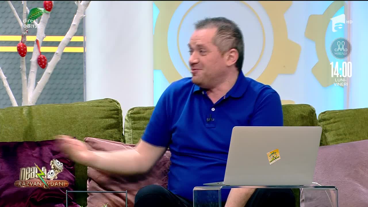 Smiley News. Mesajul groparilor dansatori