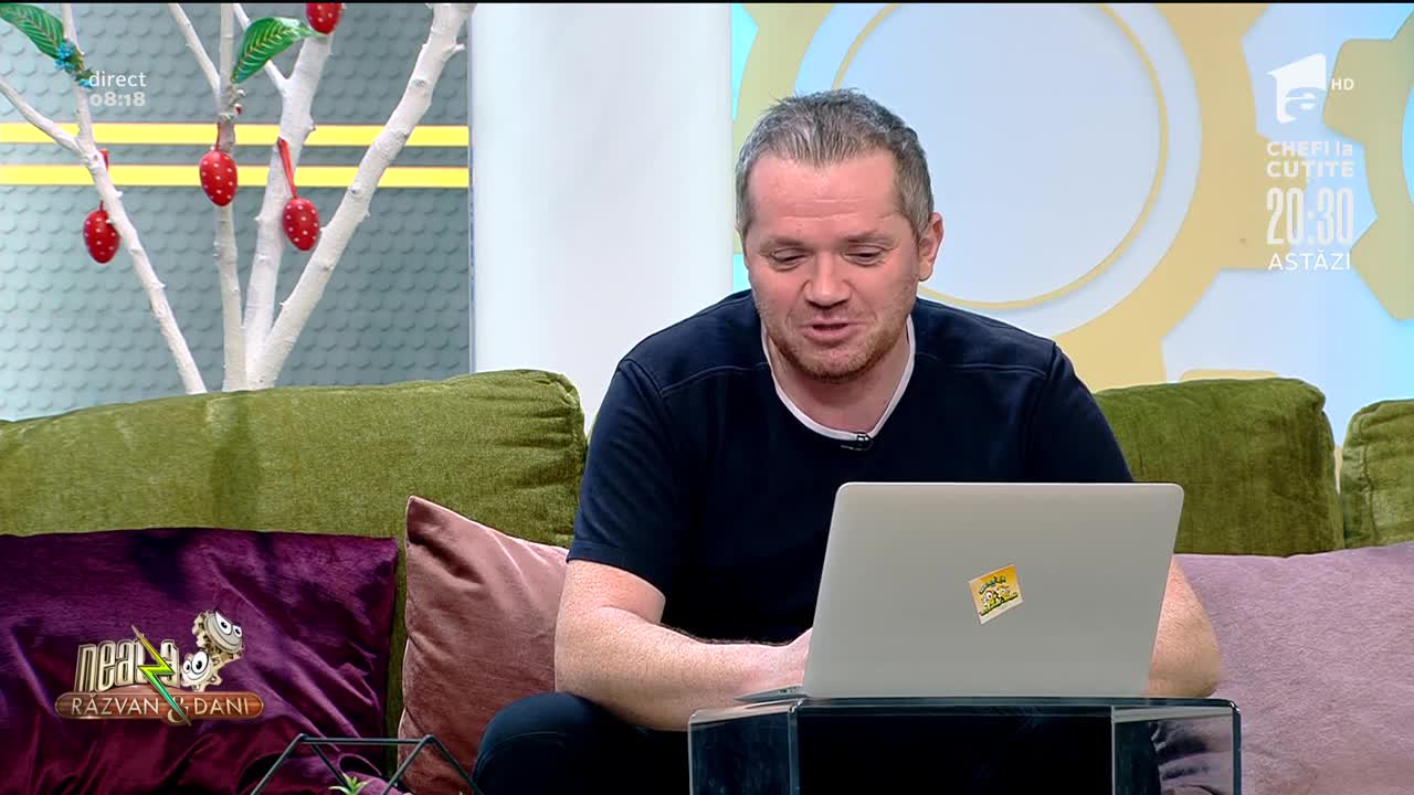 Smiley News: Chop Suey c&acirc;ntată la tobe cu mitraliera