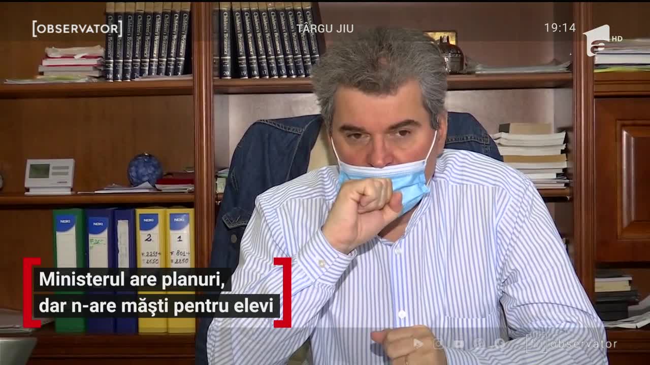 Peste 300 de mii de elevi se vor &icirc;ntoarce &icirc;n şcoli, peste doar o săptăm&acirc;nă. &Icirc;nsă măştile care ar trebui să-i protejeze &icirc;ncă lipsesc cu desăv&acirc;rşire. Achiziţia a fost anulată