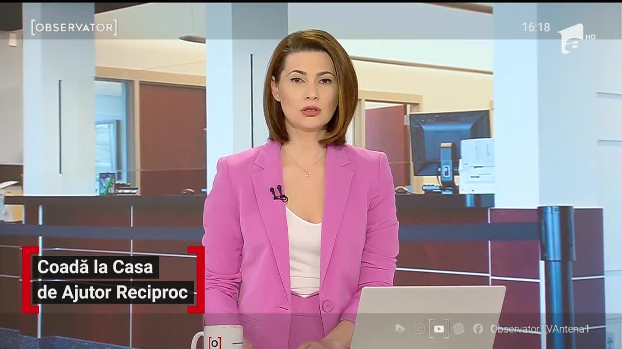 Bătr&acirc;nii au stat la coadă la Casa de Ajutor Reciproc din Prahova