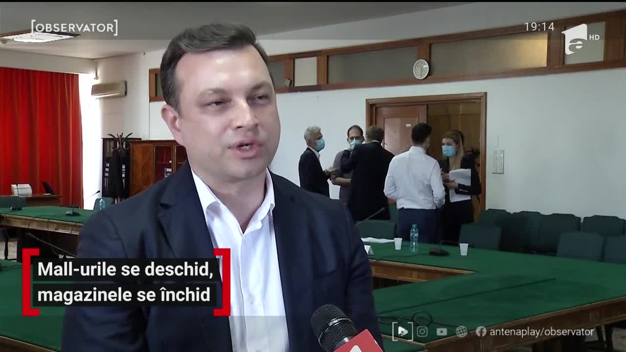 Mall-urile se deschid, magazinele se &icirc;nchid