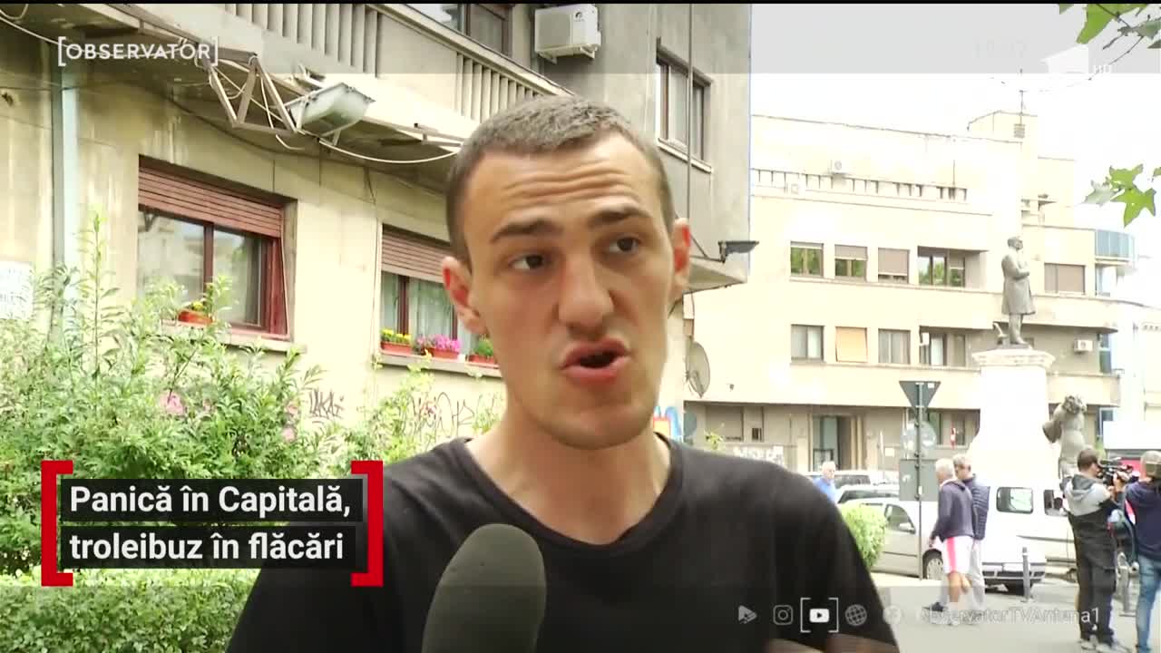 Panică &icirc;n Capitală, troleibuz &icirc;n flăcări