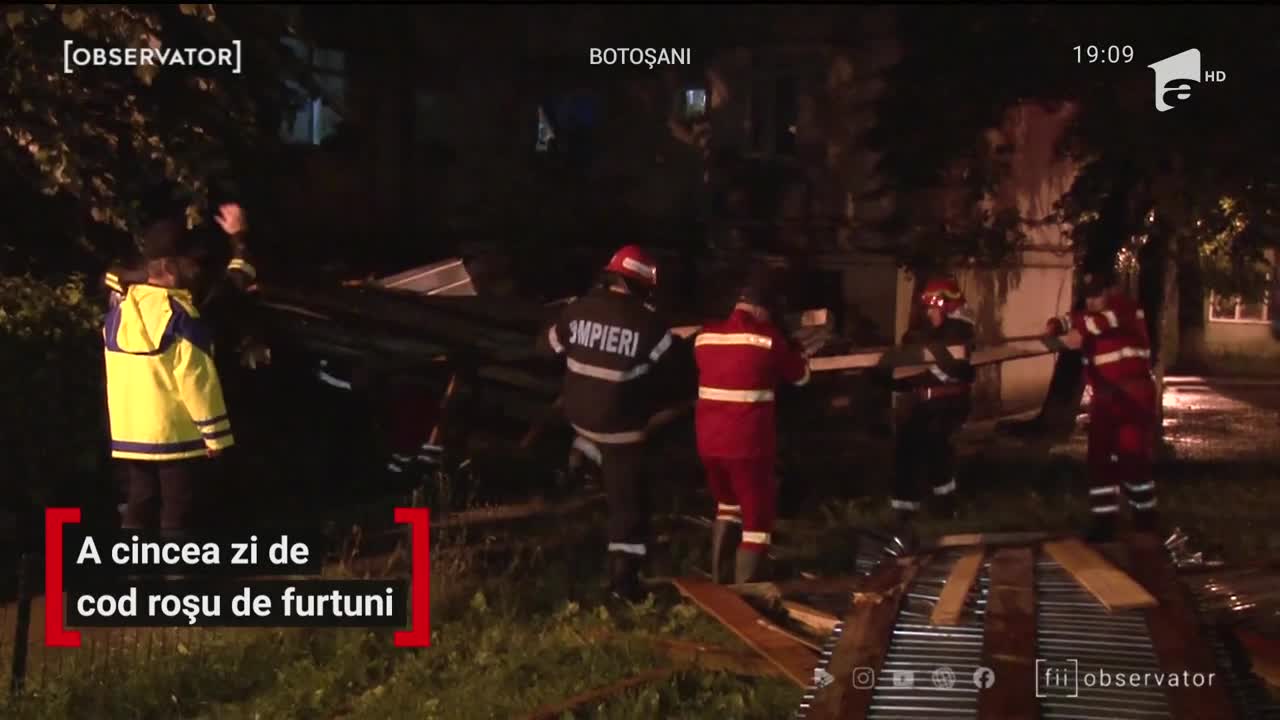 Codurile de vreme rea cad &icirc;n rafale asupra Rom&acirc;niei. Este a cincea zi la r&acirc;nd &icirc;n care avem cod roşu de furtuni