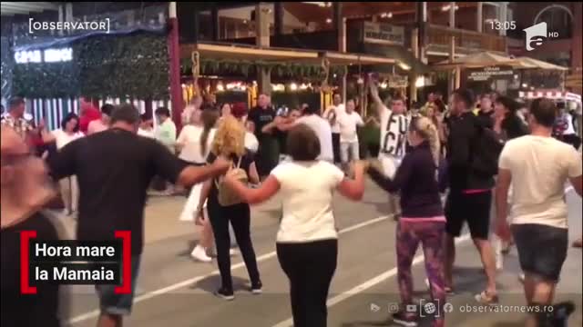 Zeci de oameni s-au prins &icirc;n horă la Mamaia, &icirc;n plină pandemie