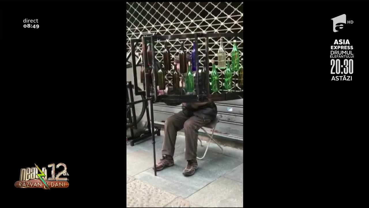 Smiley News: Artă și rafinament! Cum să c&acirc;nți la sticle una dintre cele mai cunoscute piese