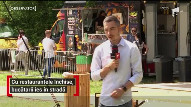 Cu restaurantele &icirc;ncă &icirc;nchise, bucătarii s-au mutat &icirc;n stradă. Unde-şi gătesc preparatele chiar sub ochii clienţilor