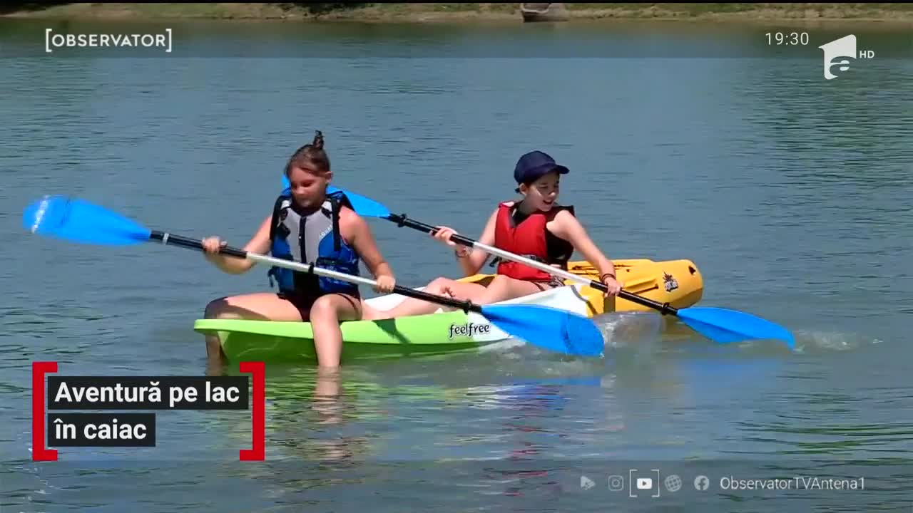 Tabără pe lac, &icirc;n caiac