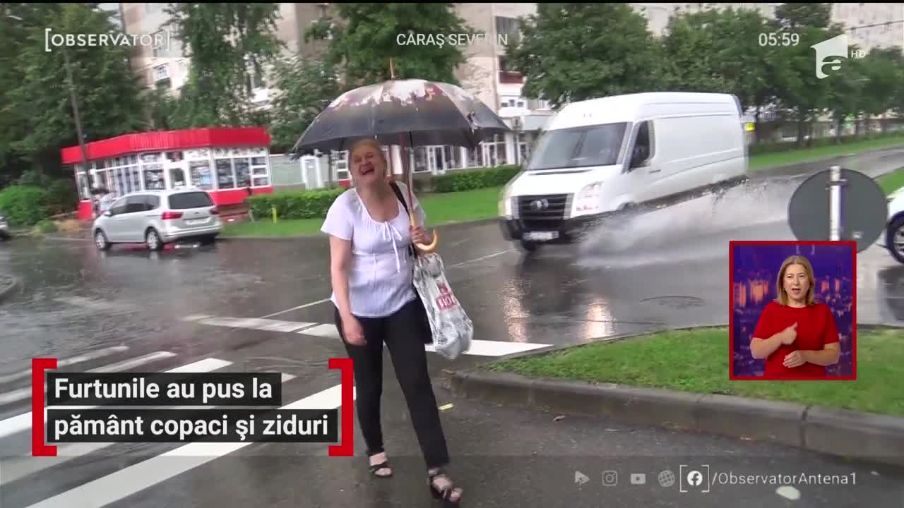 Furtunile au pus la păm&acirc;nt copaci și ziduri
