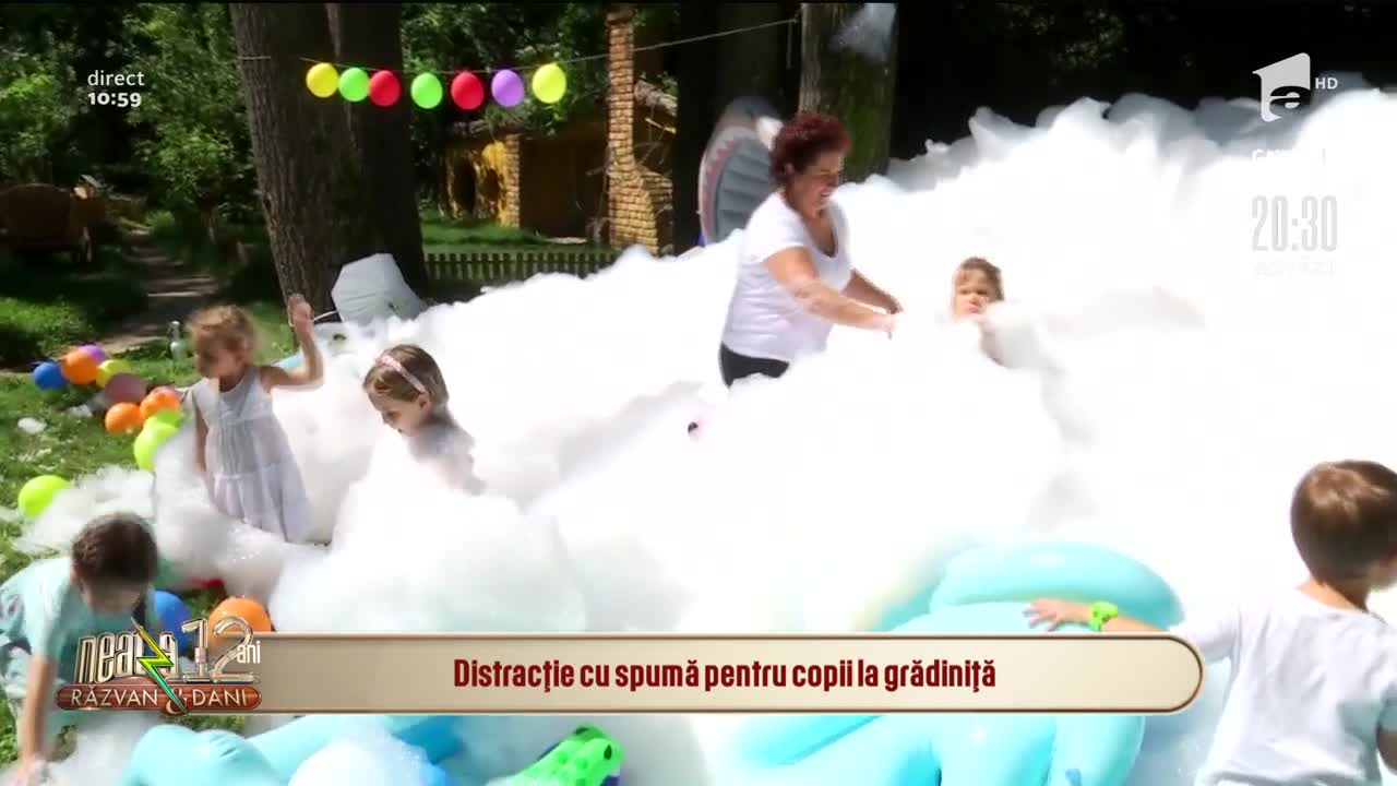 Distracție cu spumă pentru copii la grădiniță
