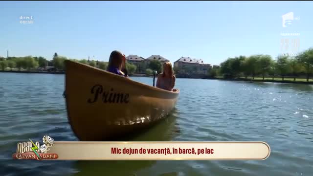 Mic dejun de vacanță, &icirc;n b&acirc;rc, pe lacul Mogoșoaia