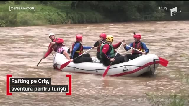 Rafting pe apele &icirc;nvolburate și reci ale Crișului Repede