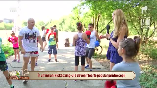 Demonstrație de antrenament de kickboxing pentru copii, la Neatza cu Răzvan și Dani