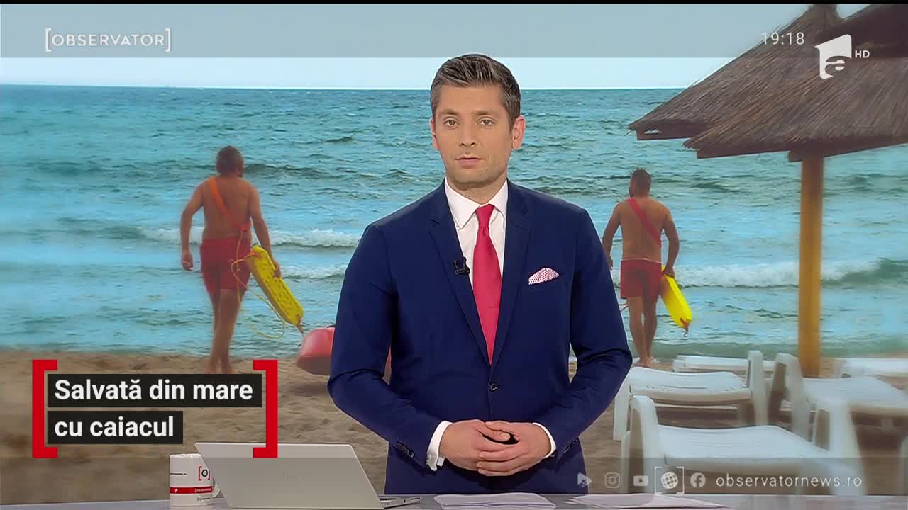 Adolescentă salvată din mare cu caiacul