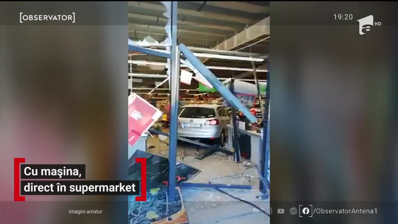 Cu mașina, direct &icirc;ntr-un supermarket din Ciolpani