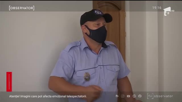 Preot filmat cum &icirc;şi trage soţia de păr p&acirc;nă o urcă &icirc;n maşină!