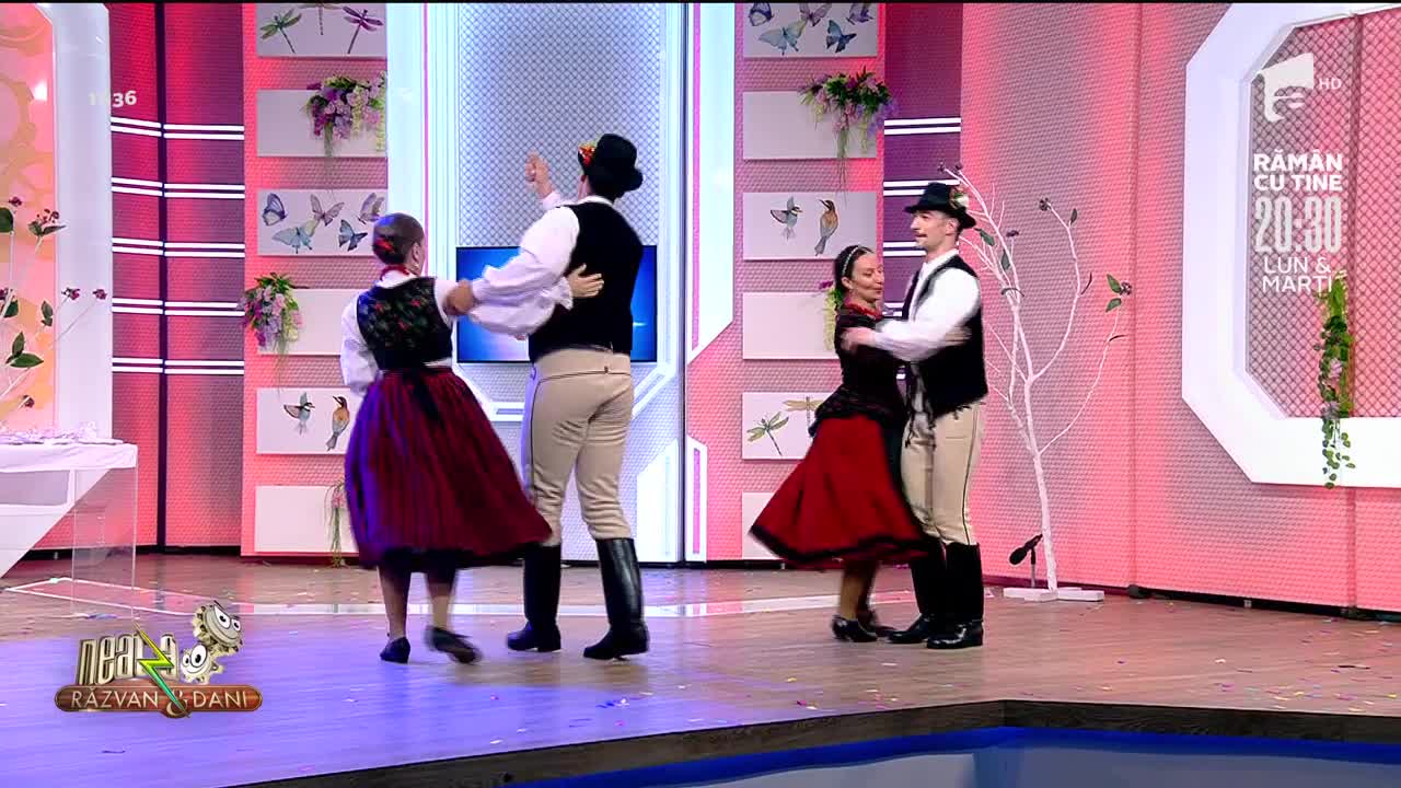 Ansamblul de Dansuri Trei Scaune dansează senzațional &icirc;n platoul de la Neatza cu Răzvan și Dani