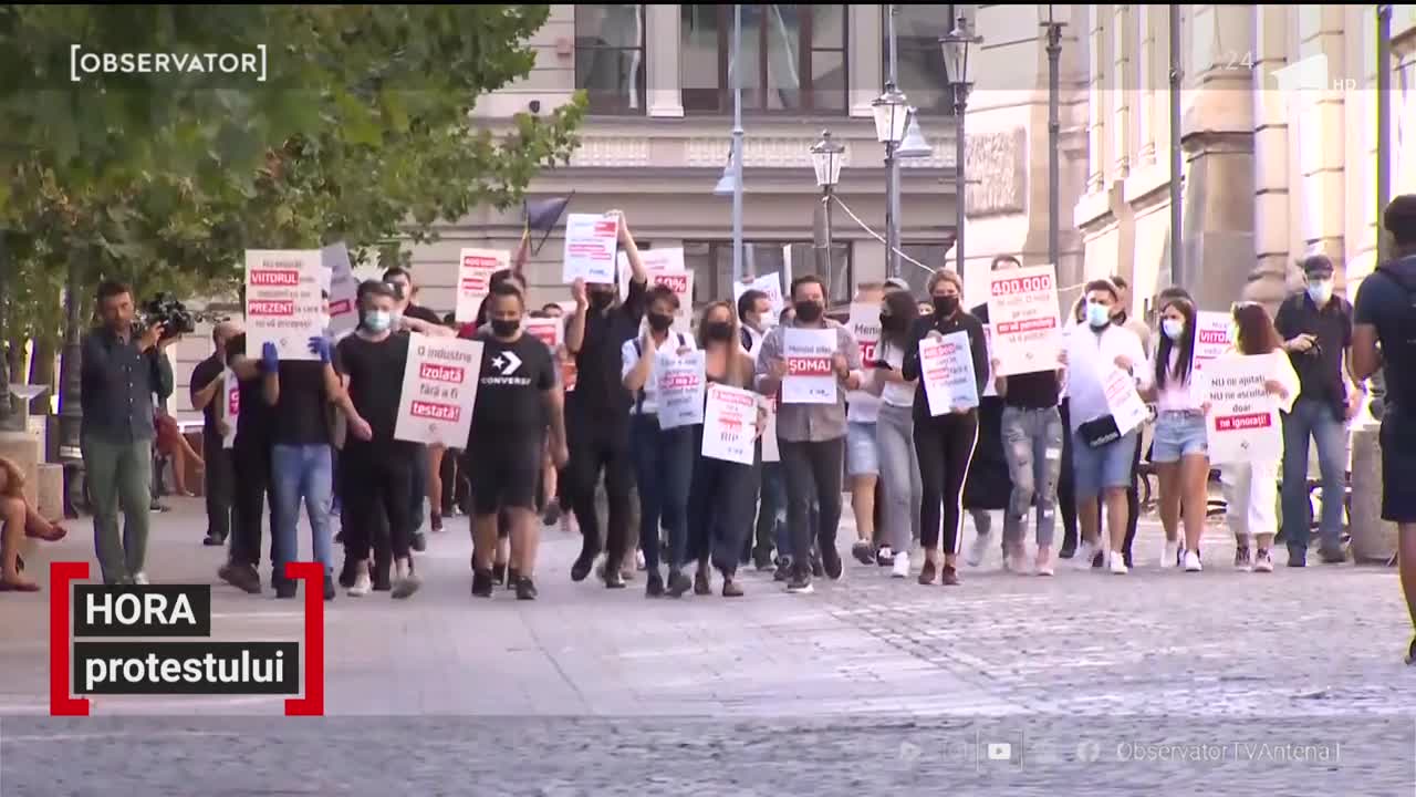 Sute de angajaţi din restaurante şi hoteluri din toată ţara şi-au strigat nemulţumirea &icirc;n stradă