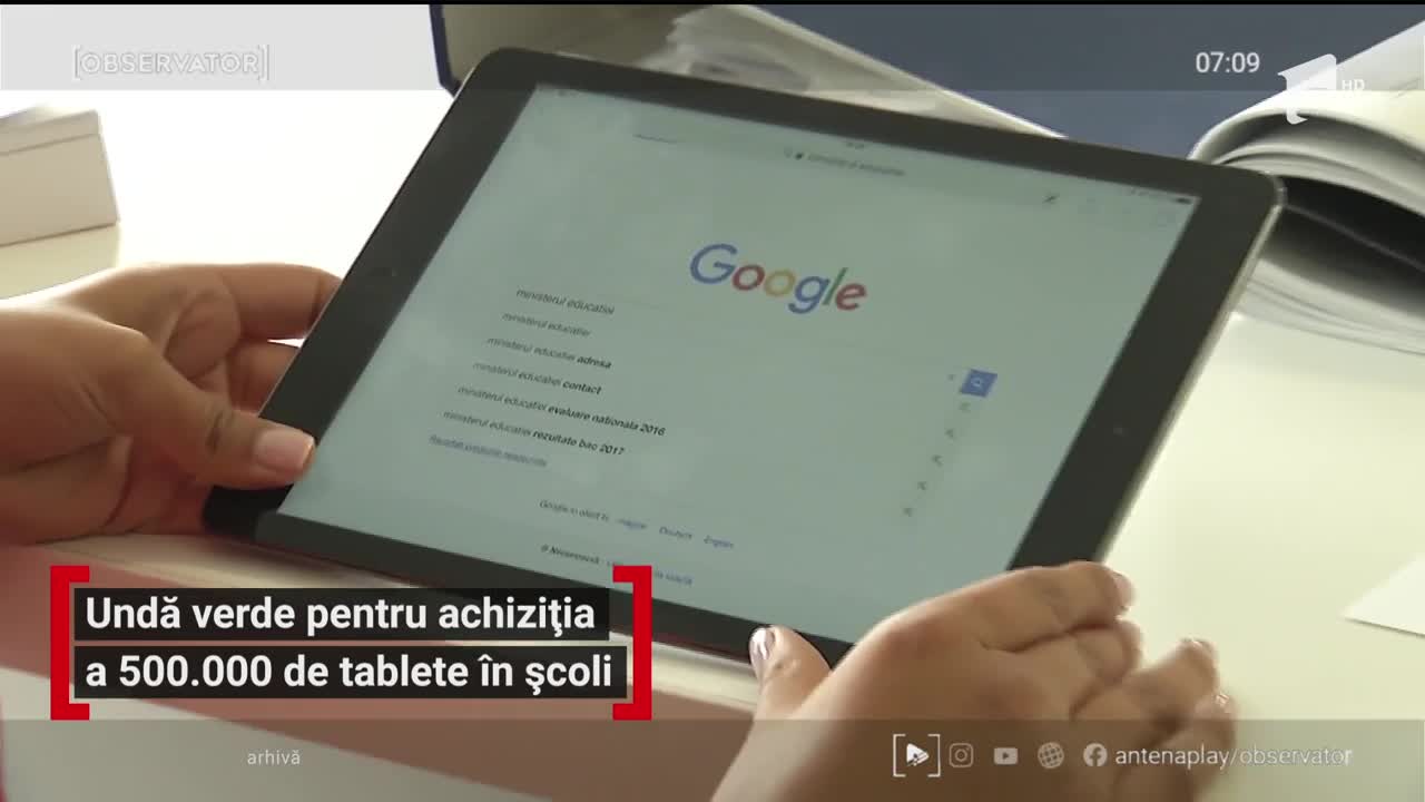 Guvernul cumpără 500.000 de tablete pentru elevi